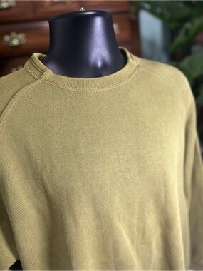 Tommy Bahama Olive Crewneck Sweater size Medium